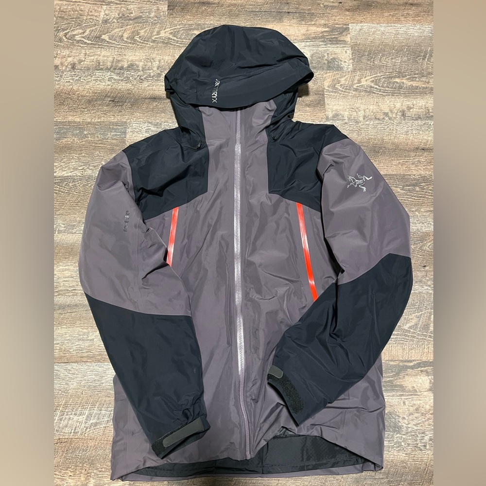 ARC’TERYX STIKINE Insulated goretex sz. LRG with RECCO advanced rescue reflector